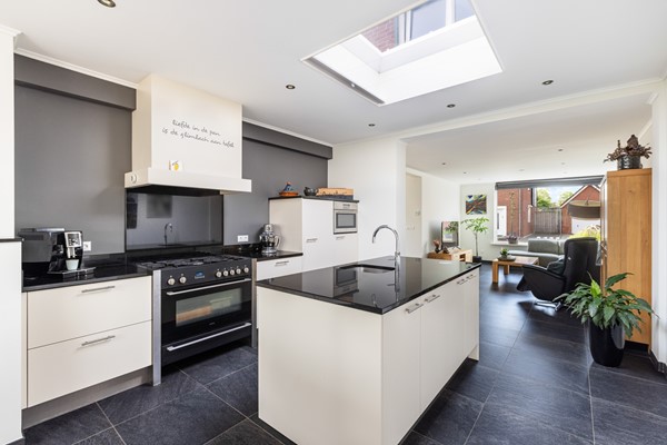 Foto - Te koop:  Royale twee-onder-een-kapwoning met comfort en ruimte!